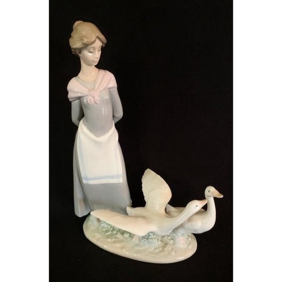 Lladro Other - Lladro Daisa Porcelain Figurine Girl With Geese Barnyard Lawn Scene Spain‎ #5659